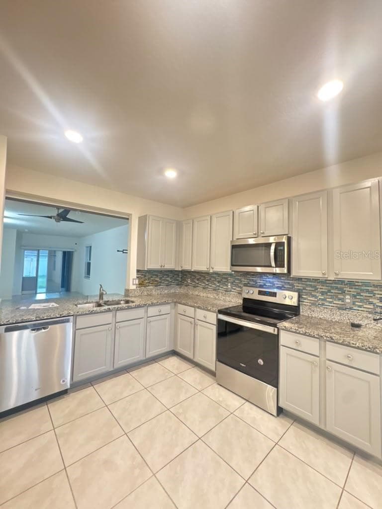 Single Family Residence at 329 WINGED ELM DR, DEBARY, photo 14 of 41