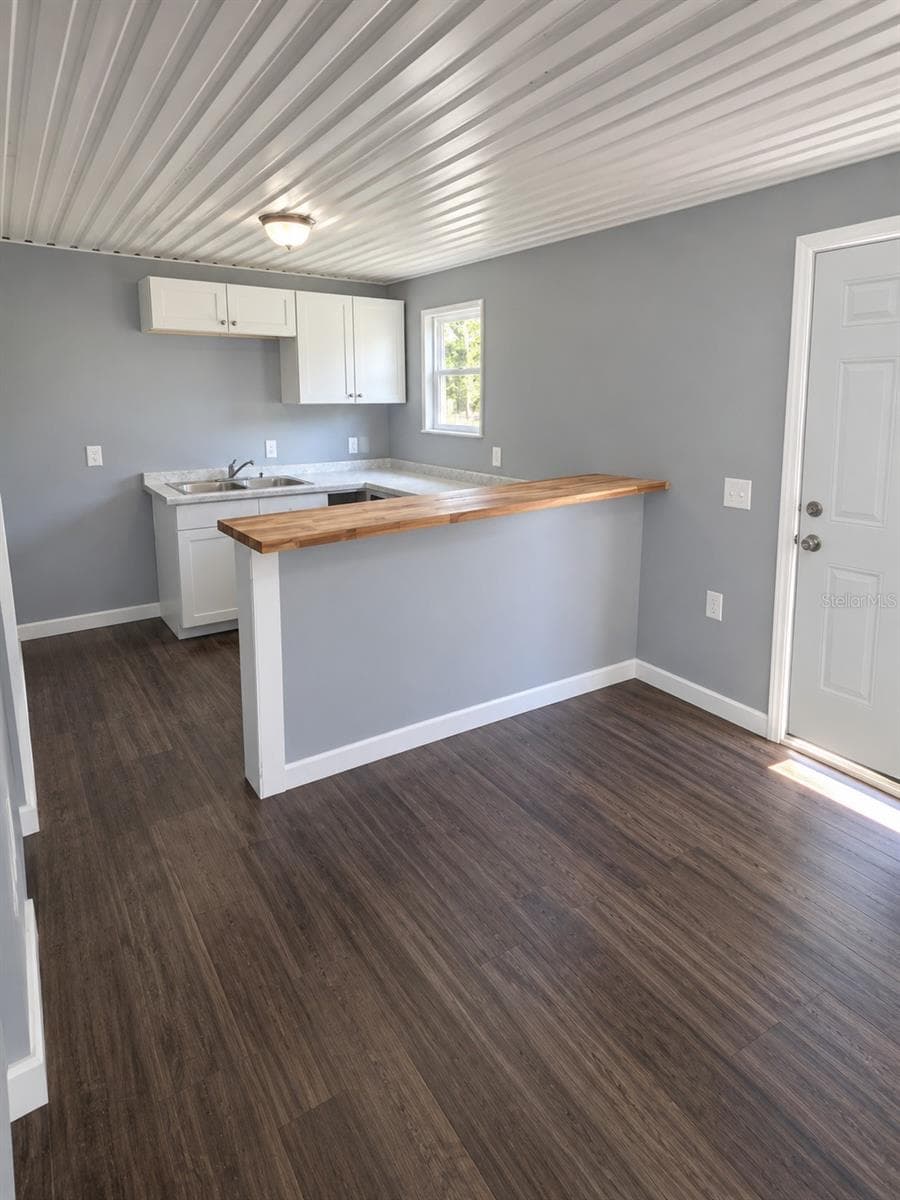 Single Family Residence at 5652 POTOMAC AVE, JACKSONVILLE, photo 9 of 24