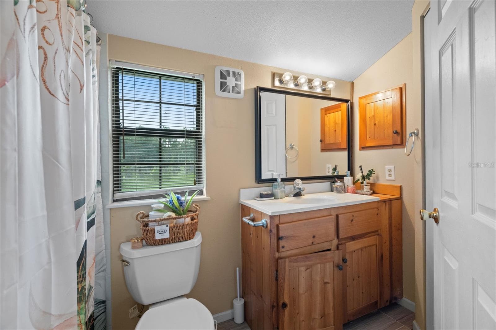 Single Family Residence at 7004 E HIDDEN CT, FLORAL CITY, photo 13 of 56