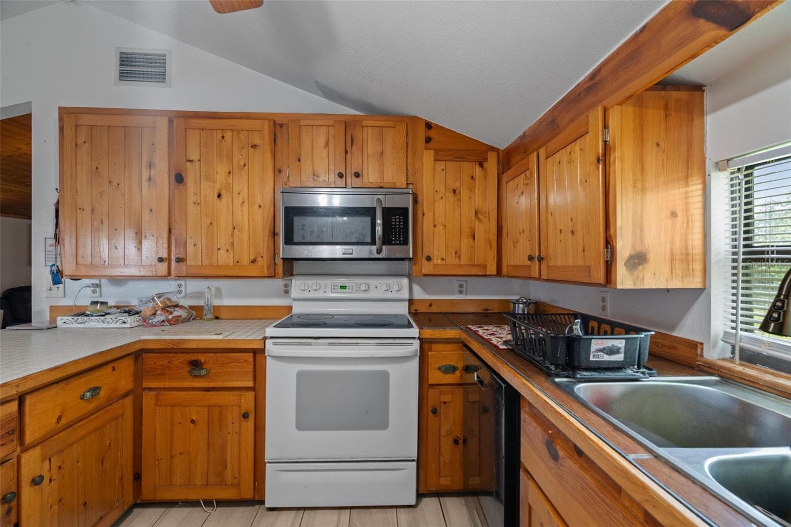 Single Family Residence at 7004 E HIDDEN CT, FLORAL CITY, photo 20 of 56