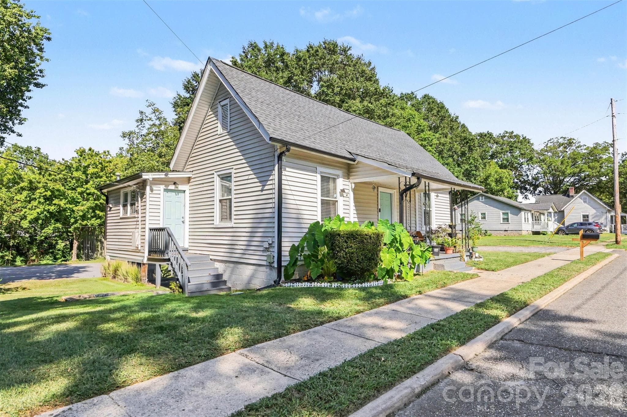 Single Family Residence at 1104 W 7th Avenue, Gastonia, photo 2 of 26