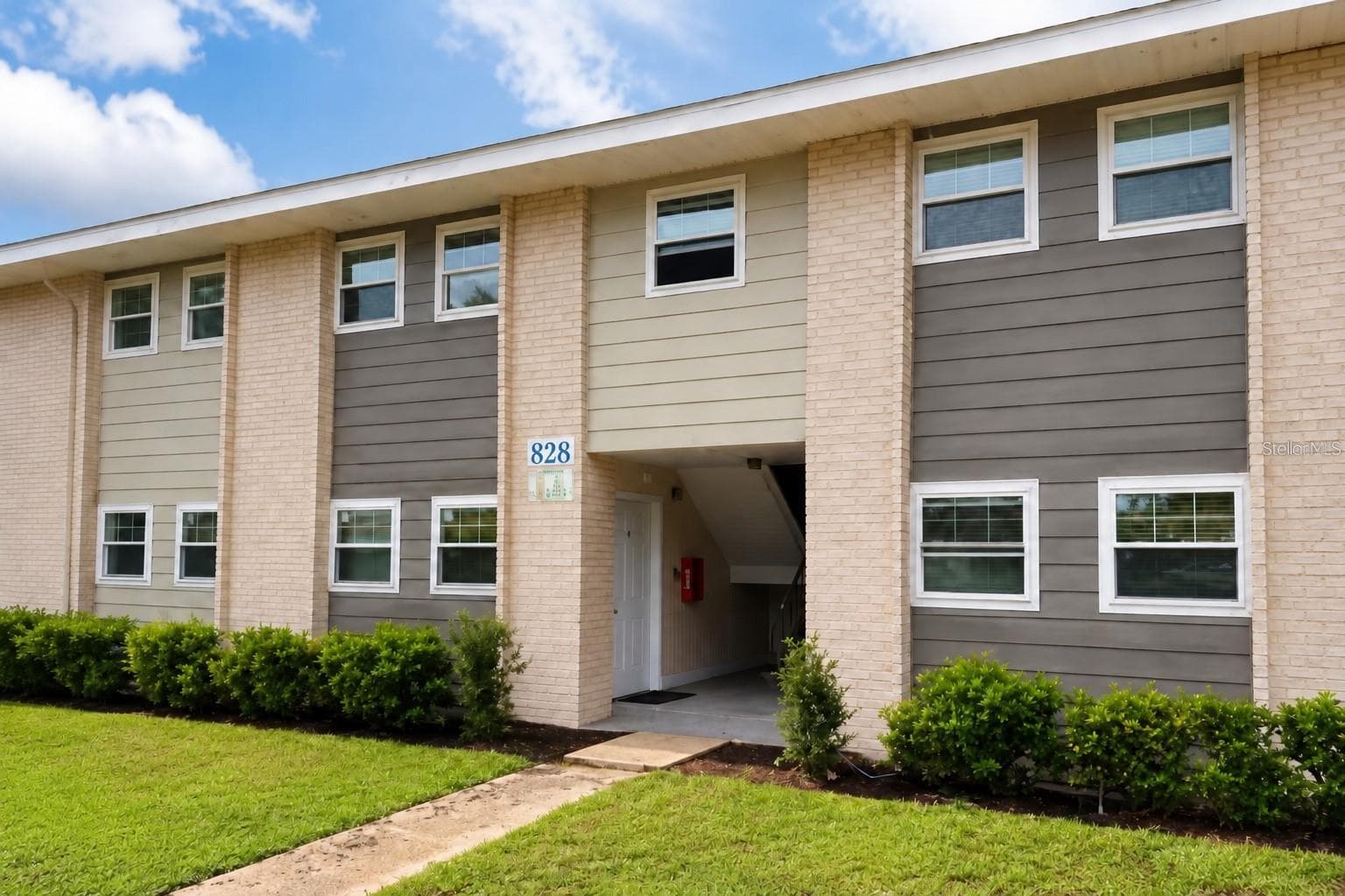 828 SKY LAKE CIR #B