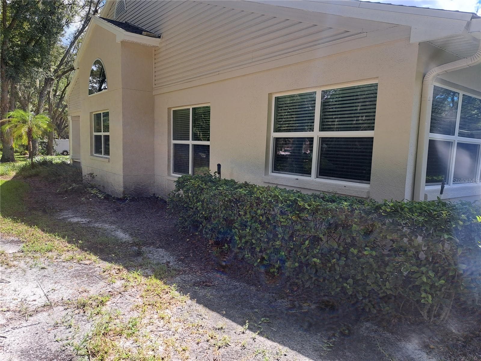 Living room side with new double glass sliding door open to screened porch - 5316 LOCHMEAD TER, ZEPHYRHILLS