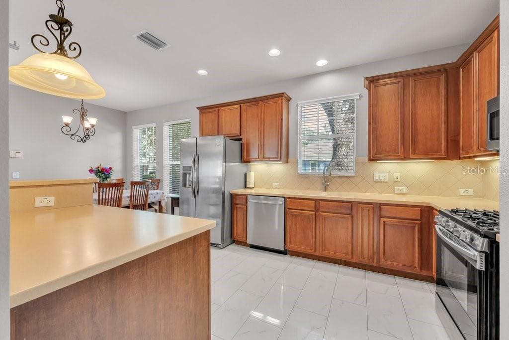 Single Family Residence at 5929 FISHHAWK CROSSING BLVD, LITHIA, photo 7 of 39