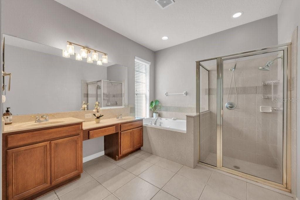 Single Family Residence at 5929 FISHHAWK CROSSING BLVD, LITHIA, photo 19 of 39
