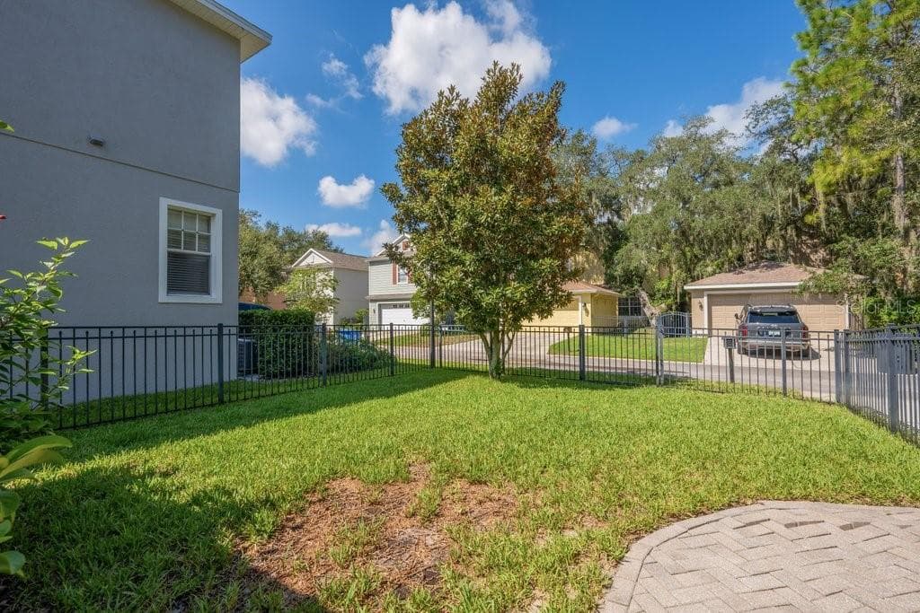 Single Family Residence at 5929 FISHHAWK CROSSING BLVD, LITHIA, photo 31 of 39