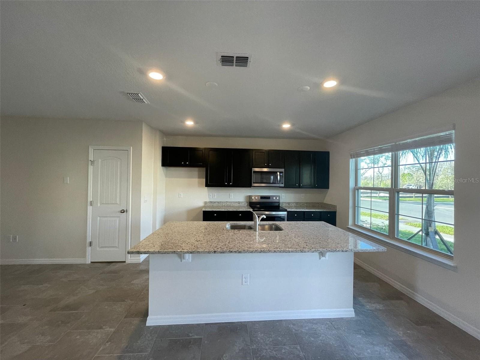 Townhouse at 10119 SALT POINT DR, WINTER GARDEN, photo 6 of 13