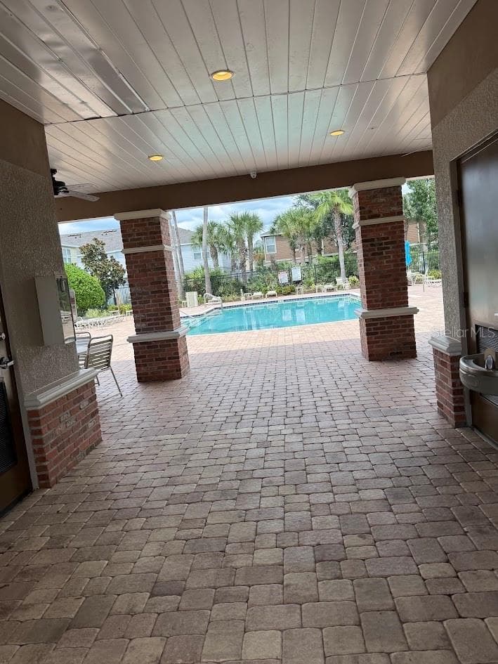 Townhouse at 4976 WHITE SANDERLING CT, TAMPA, photo 32 of 37