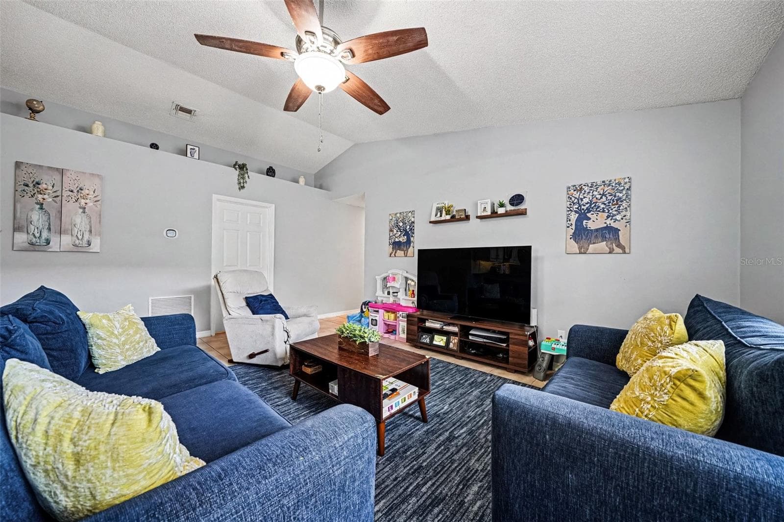Single Family Residence at 30944 TEHO ST, MOUNT PLYMOUTH, photo 5 of 24