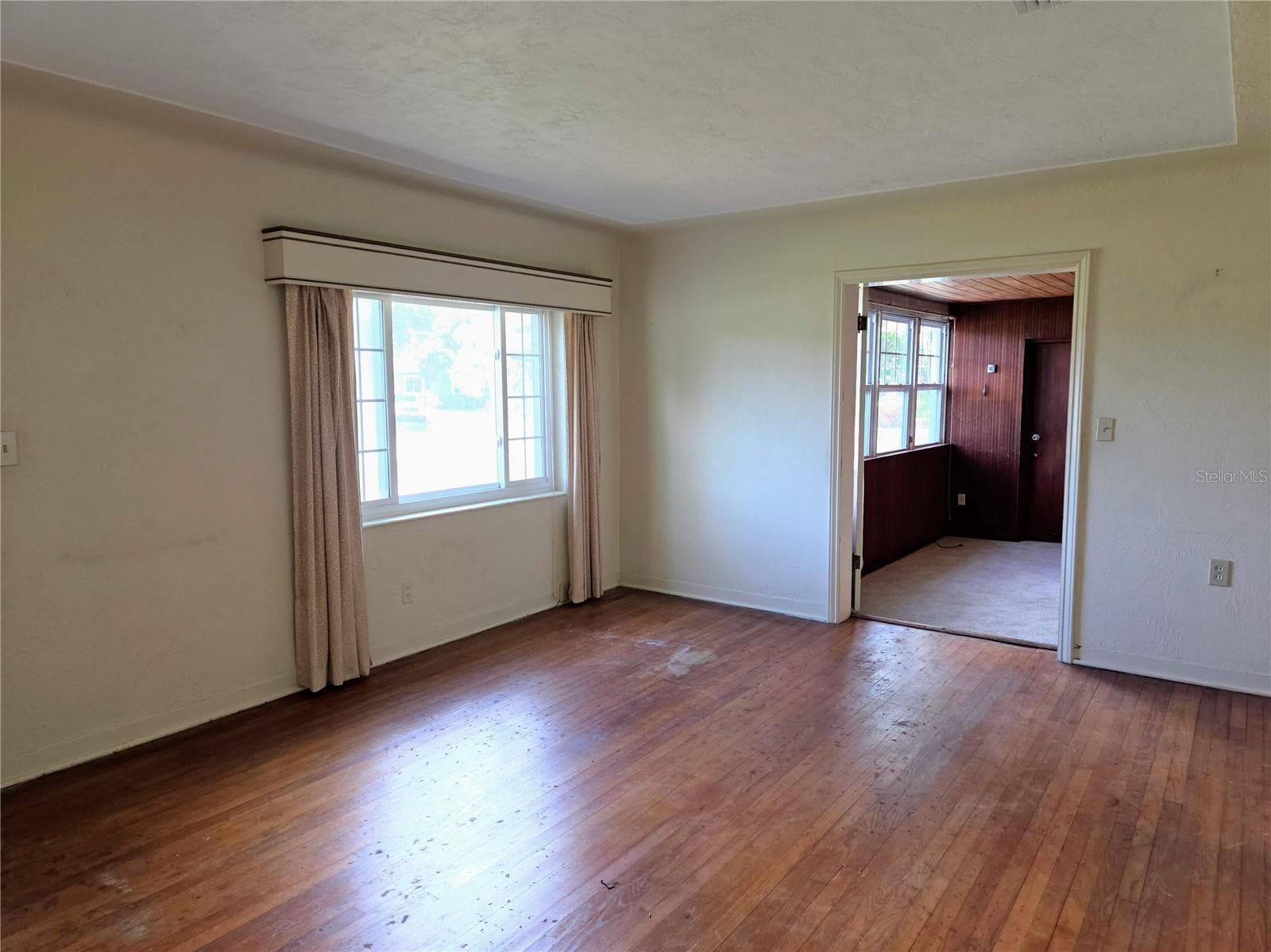 Single Family Residence at 6044 BURLINGTON AVE N, ST PETERSBURG, photo 6 of 45