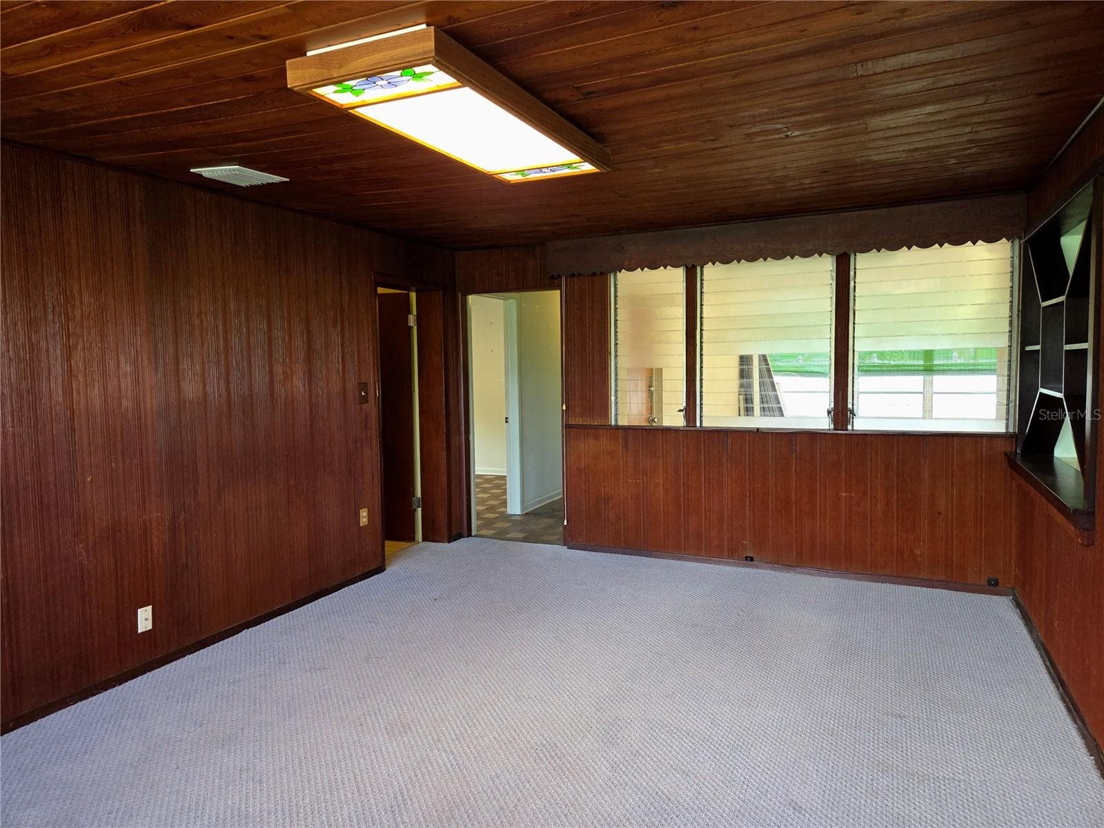 Single Family Residence at 6044 BURLINGTON AVE N, ST PETERSBURG, photo 13 of 45