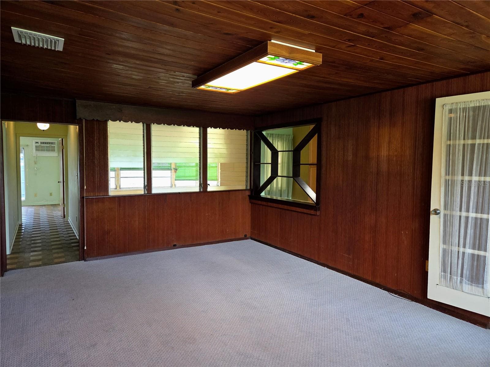 Single Family Residence at 6044 BURLINGTON AVE N, ST PETERSBURG, photo 14 of 45