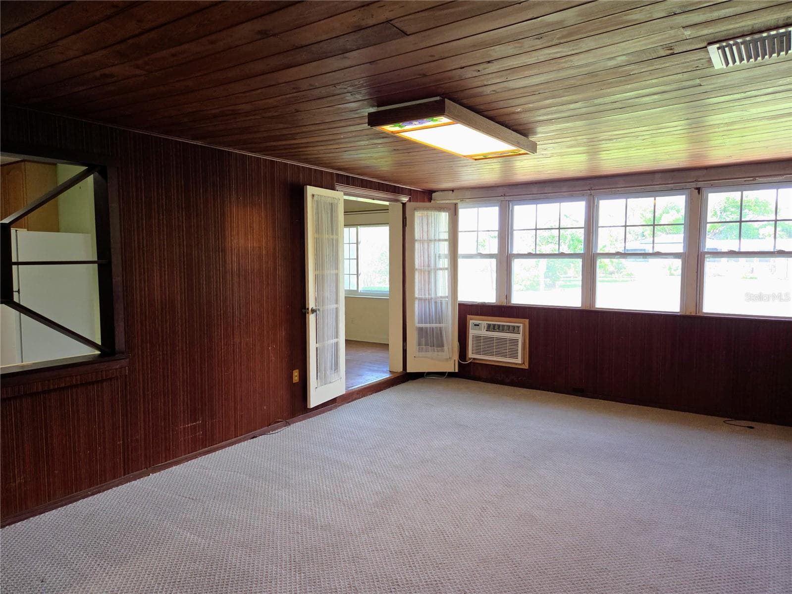 Single Family Residence at 6044 BURLINGTON AVE N, ST PETERSBURG, photo 15 of 45