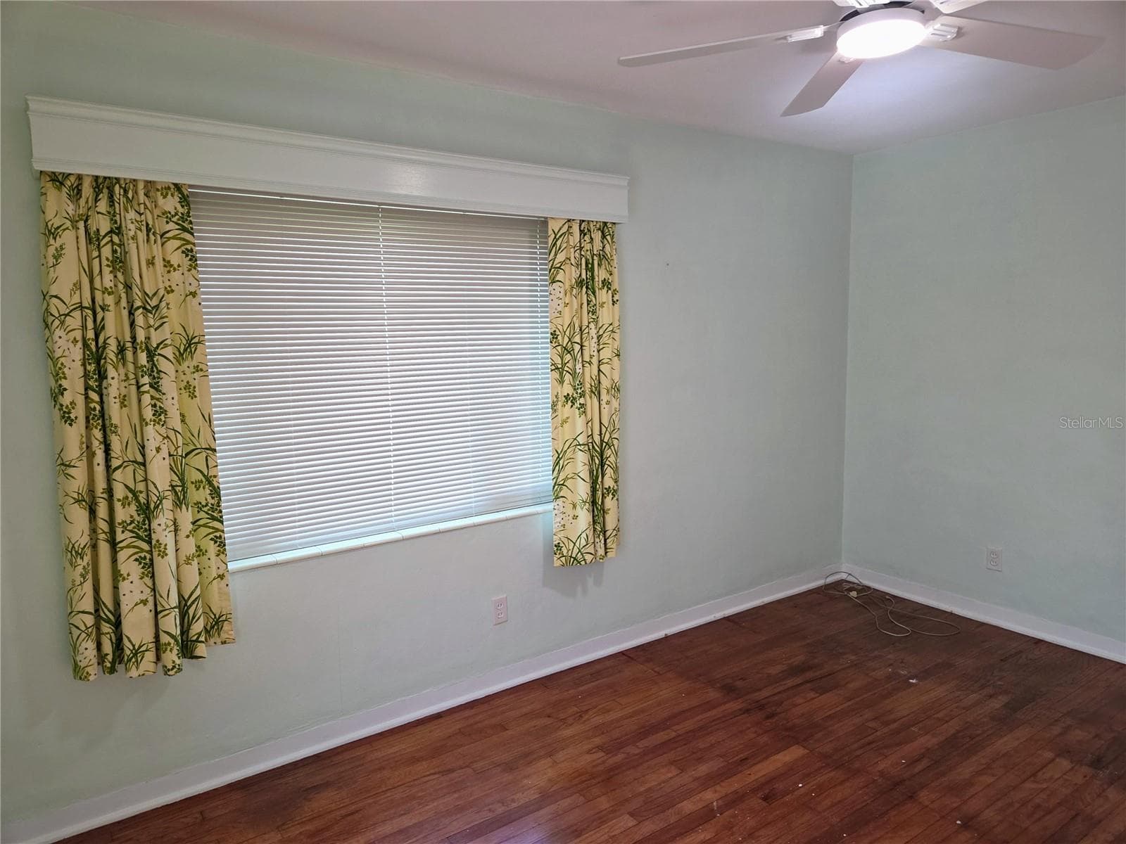 Single Family Residence at 6044 BURLINGTON AVE N, ST PETERSBURG, photo 18 of 45