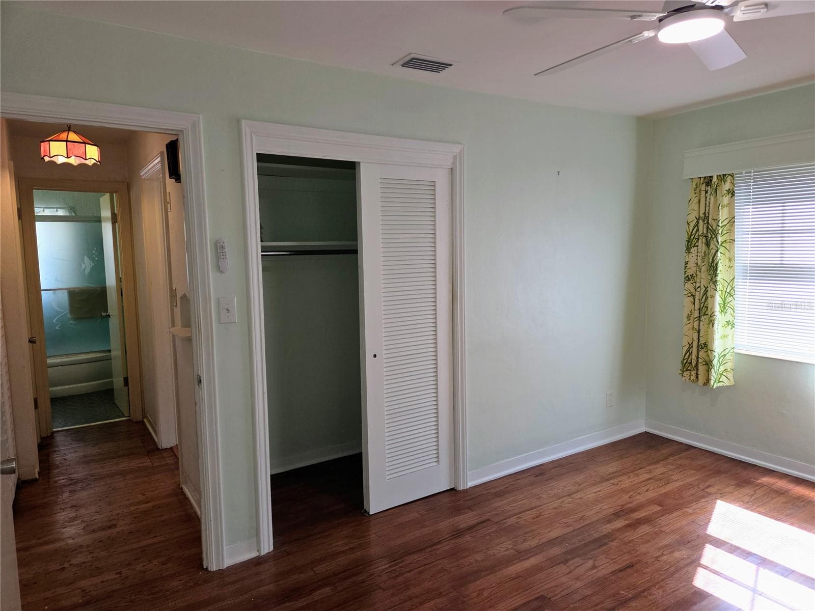 Single Family Residence at 6044 BURLINGTON AVE N, ST PETERSBURG, photo 20 of 45