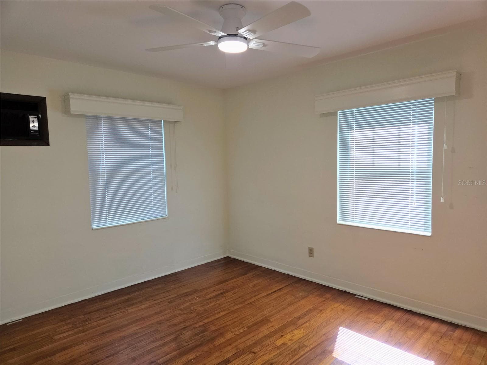Single Family Residence at 6044 BURLINGTON AVE N, ST PETERSBURG, photo 21 of 45