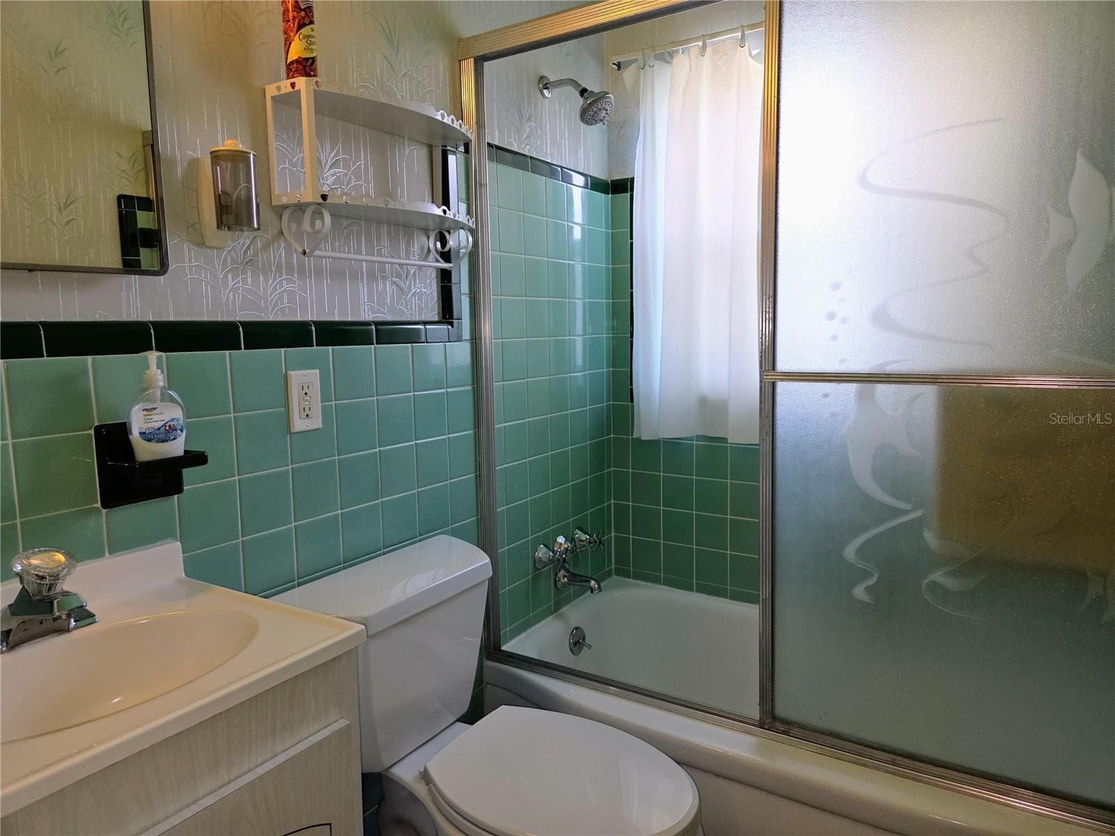 Single Family Residence at 6044 BURLINGTON AVE N, ST PETERSBURG, photo 25 of 45