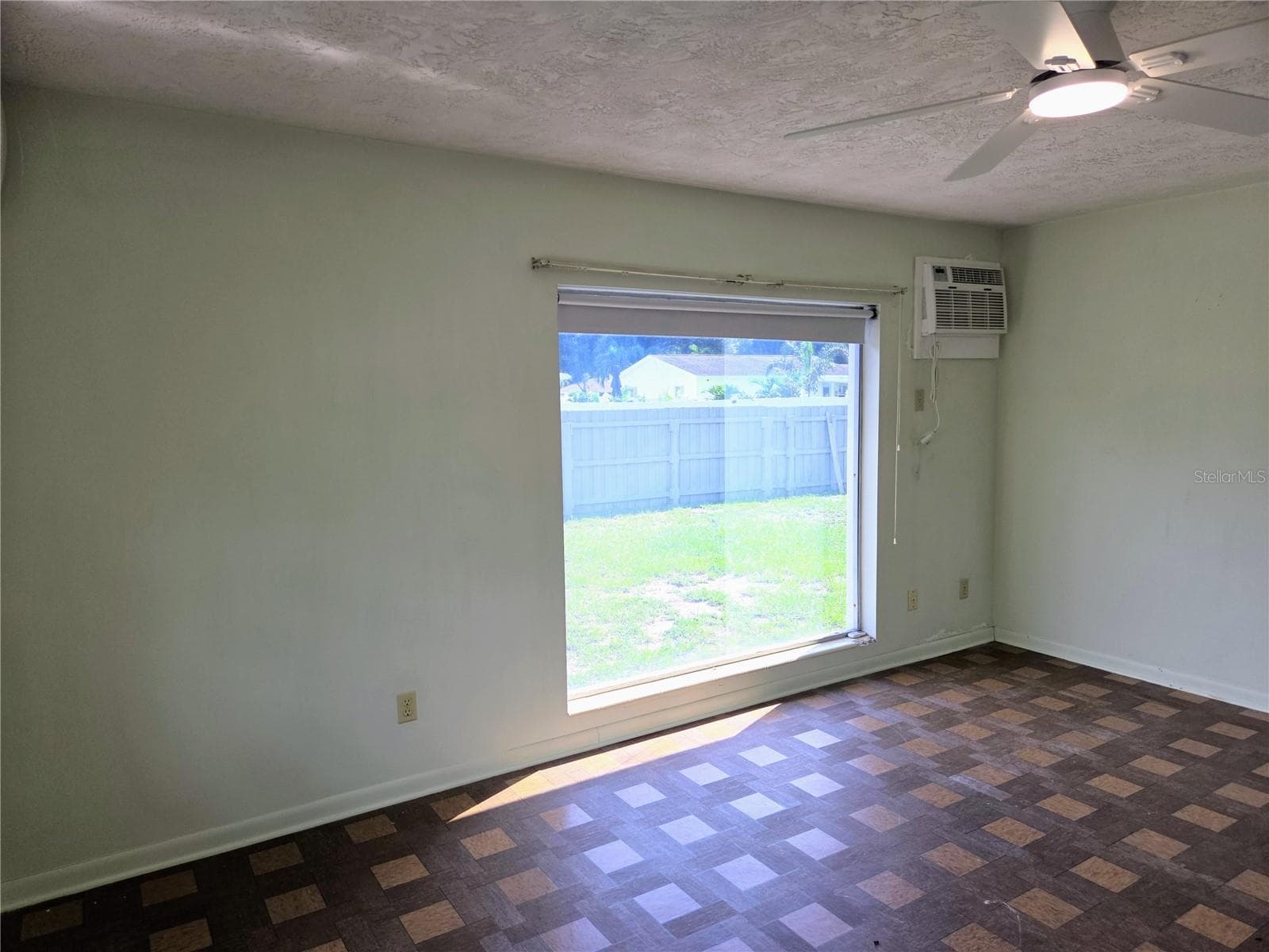 Single Family Residence at 6044 BURLINGTON AVE N, ST PETERSBURG, photo 27 of 45