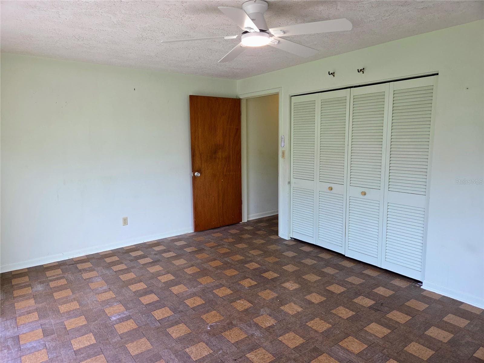 Single Family Residence at 6044 BURLINGTON AVE N, ST PETERSBURG, photo 28 of 45