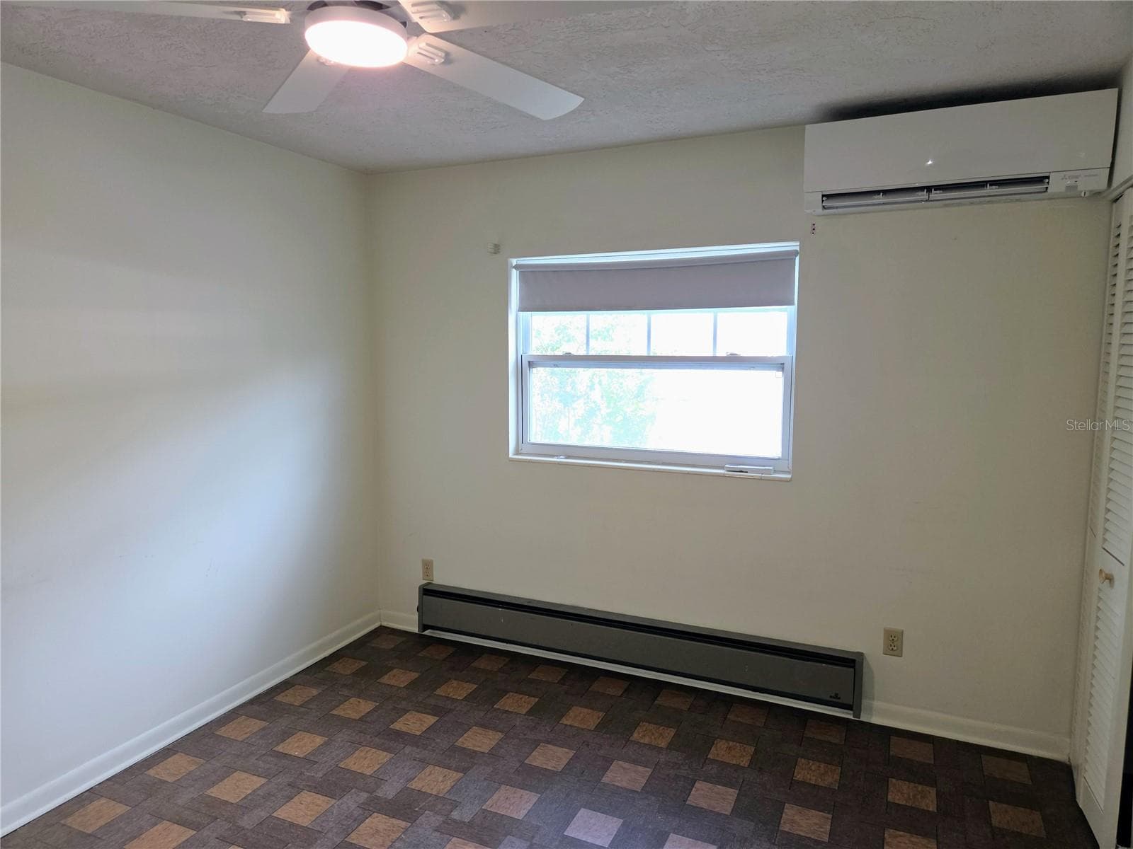 Single Family Residence at 6044 BURLINGTON AVE N, ST PETERSBURG, photo 33 of 45