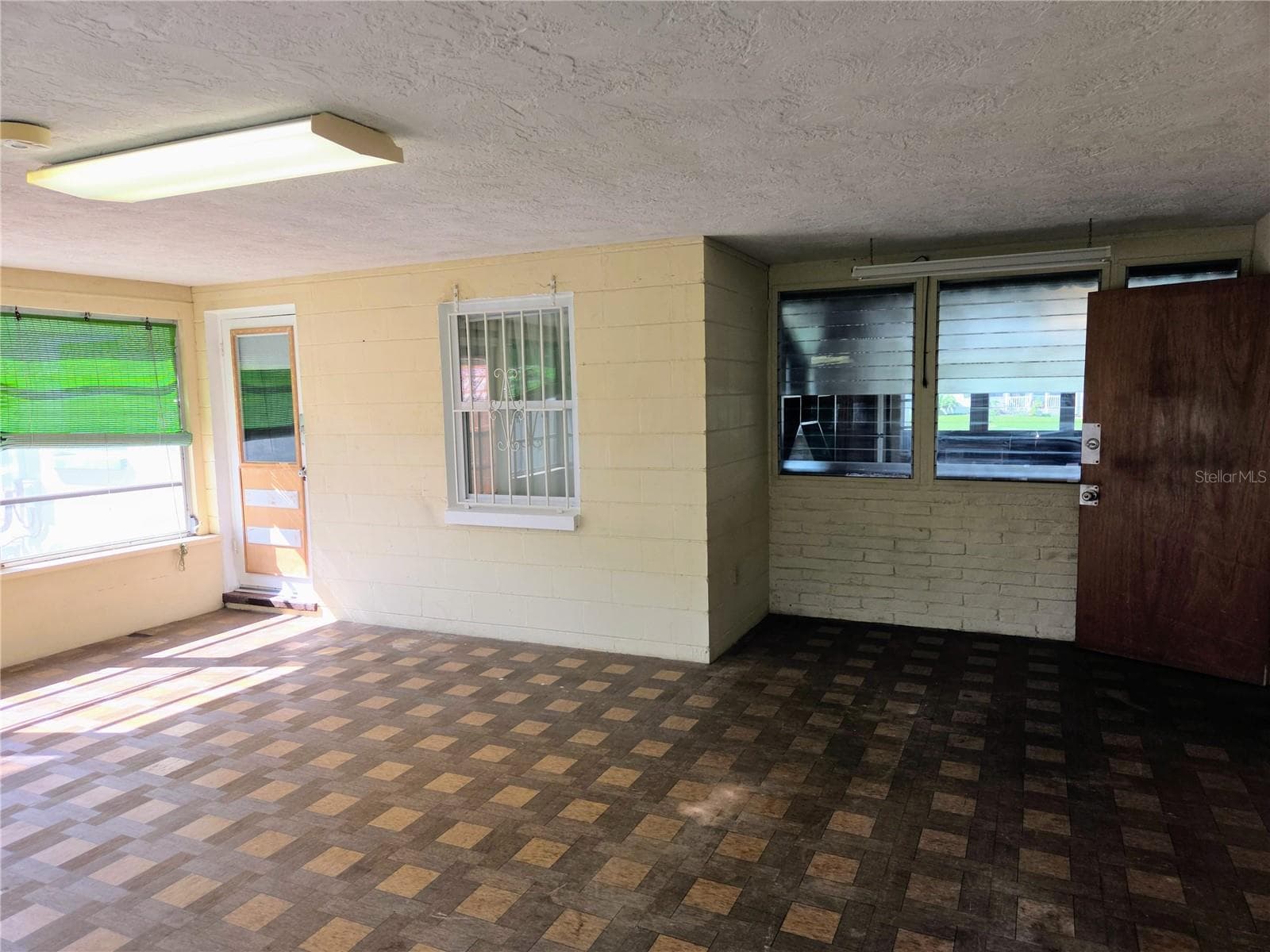 Single Family Residence at 6044 BURLINGTON AVE N, ST PETERSBURG, photo 37 of 45