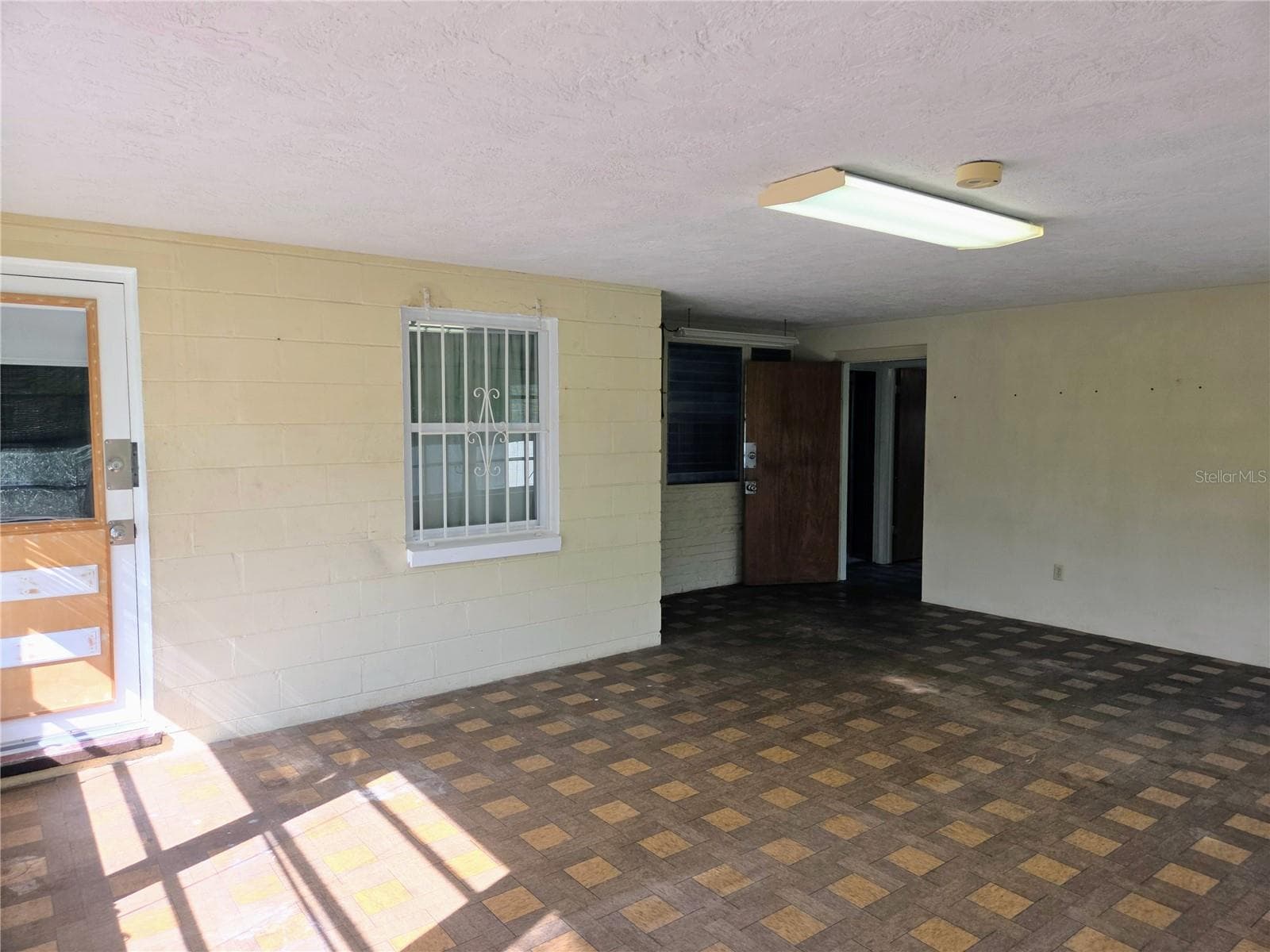 Single Family Residence at 6044 BURLINGTON AVE N, ST PETERSBURG, photo 38 of 45