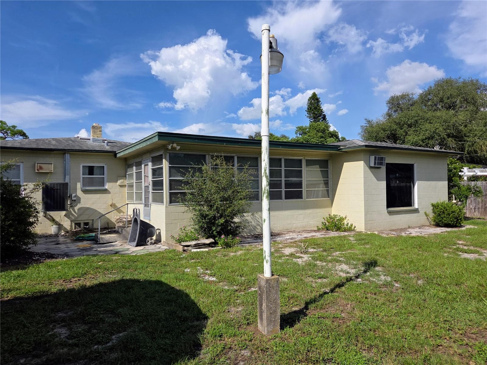 Single Family Residence at 6044 BURLINGTON AVE N, ST PETERSBURG, photo 40 of 45