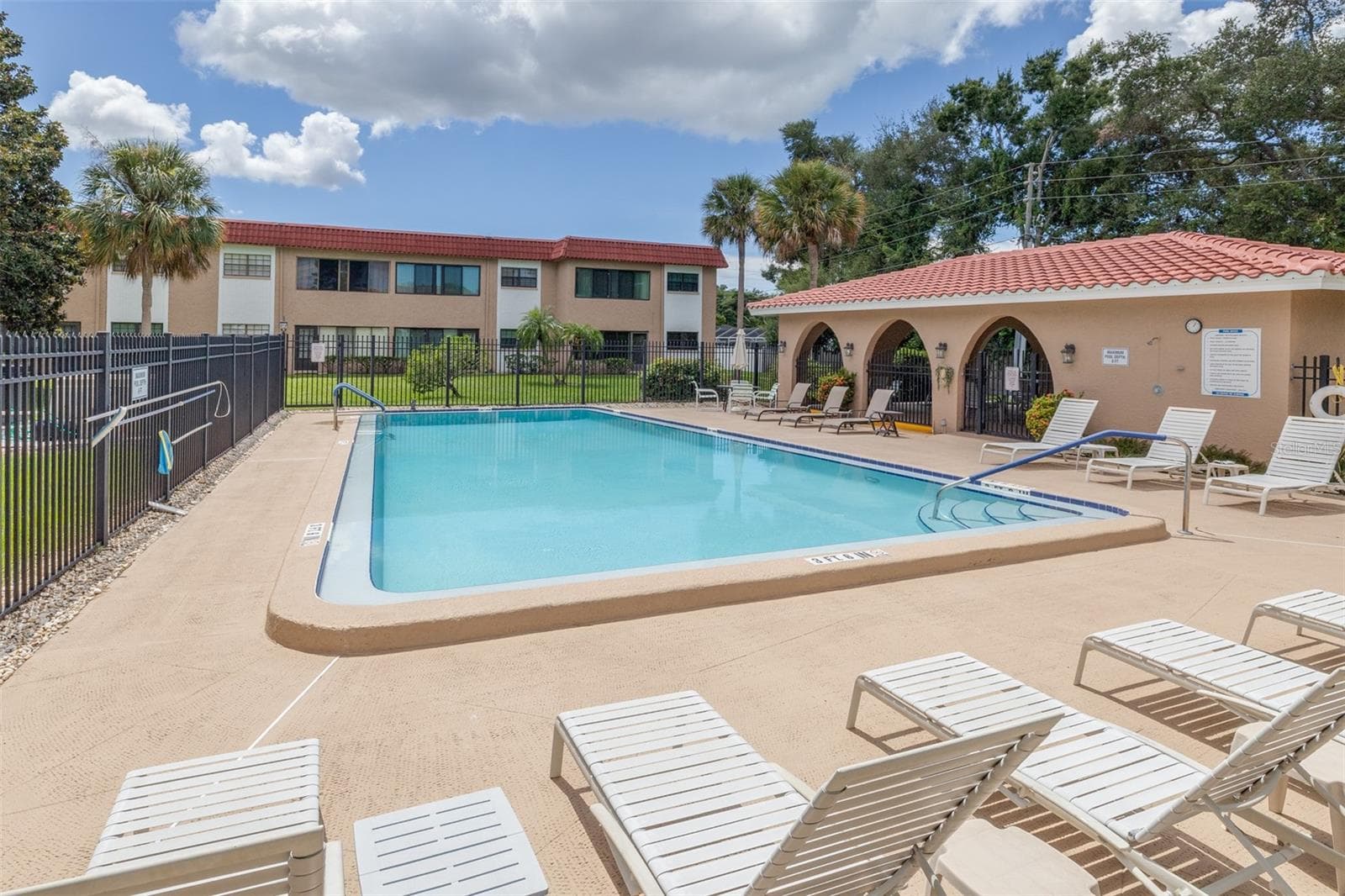 Community pool - 1750 BELLEAIR FOREST DR #A8, BELLEAIR