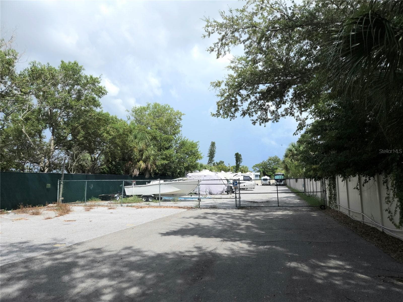 RV, Boat,trailer storage for minimal fee - 3411 52ND AVENUE CIR W, BRADENTON