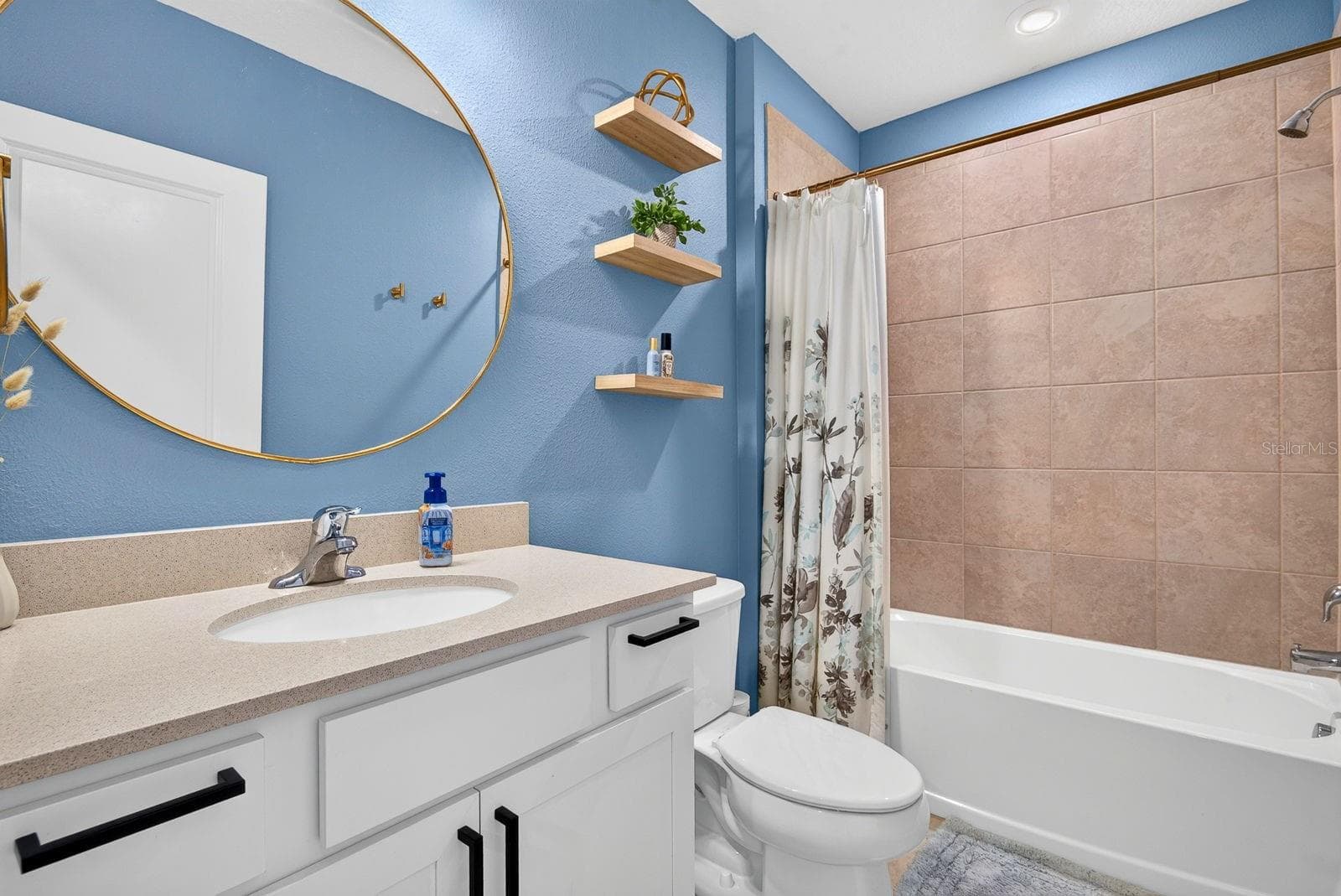 Guest Bathroom - 9348 ROYAL RIVER CIR, PARRISH