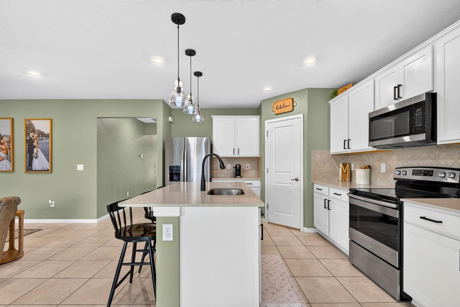 Kitchen featuring large island - 9348 ROYAL RIVER CIR, PARRISH