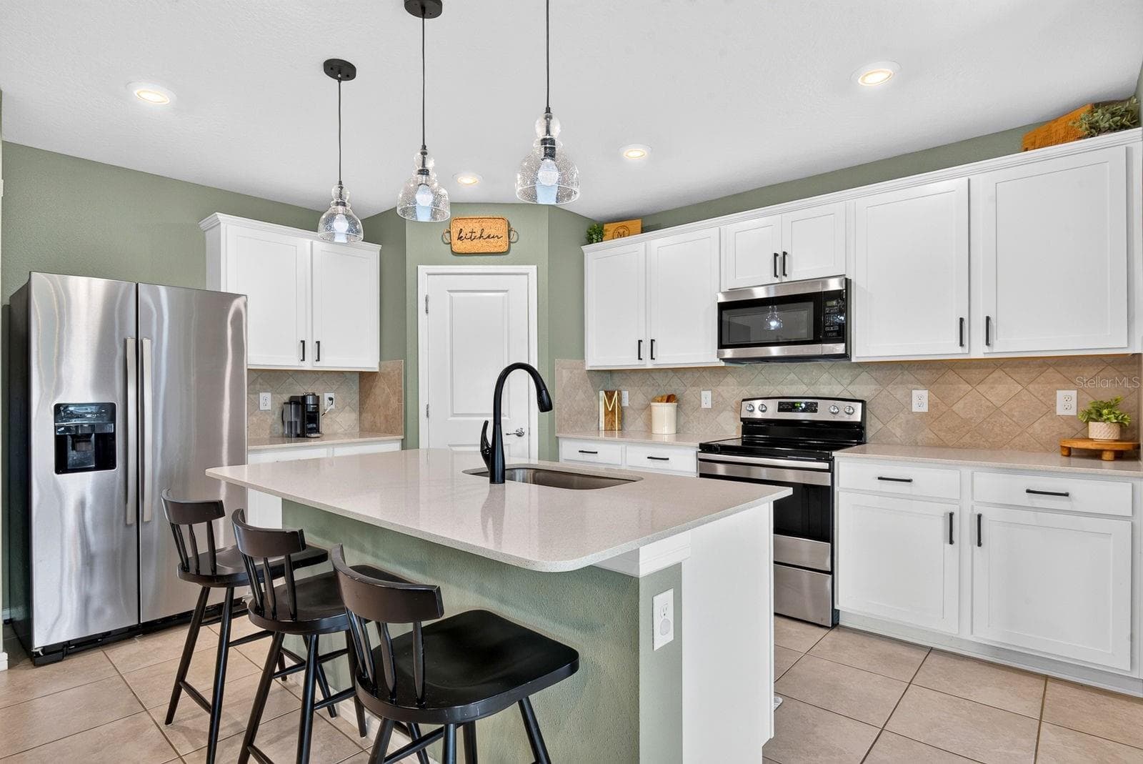 Wide open kitchen area - 9348 ROYAL RIVER CIR, PARRISH