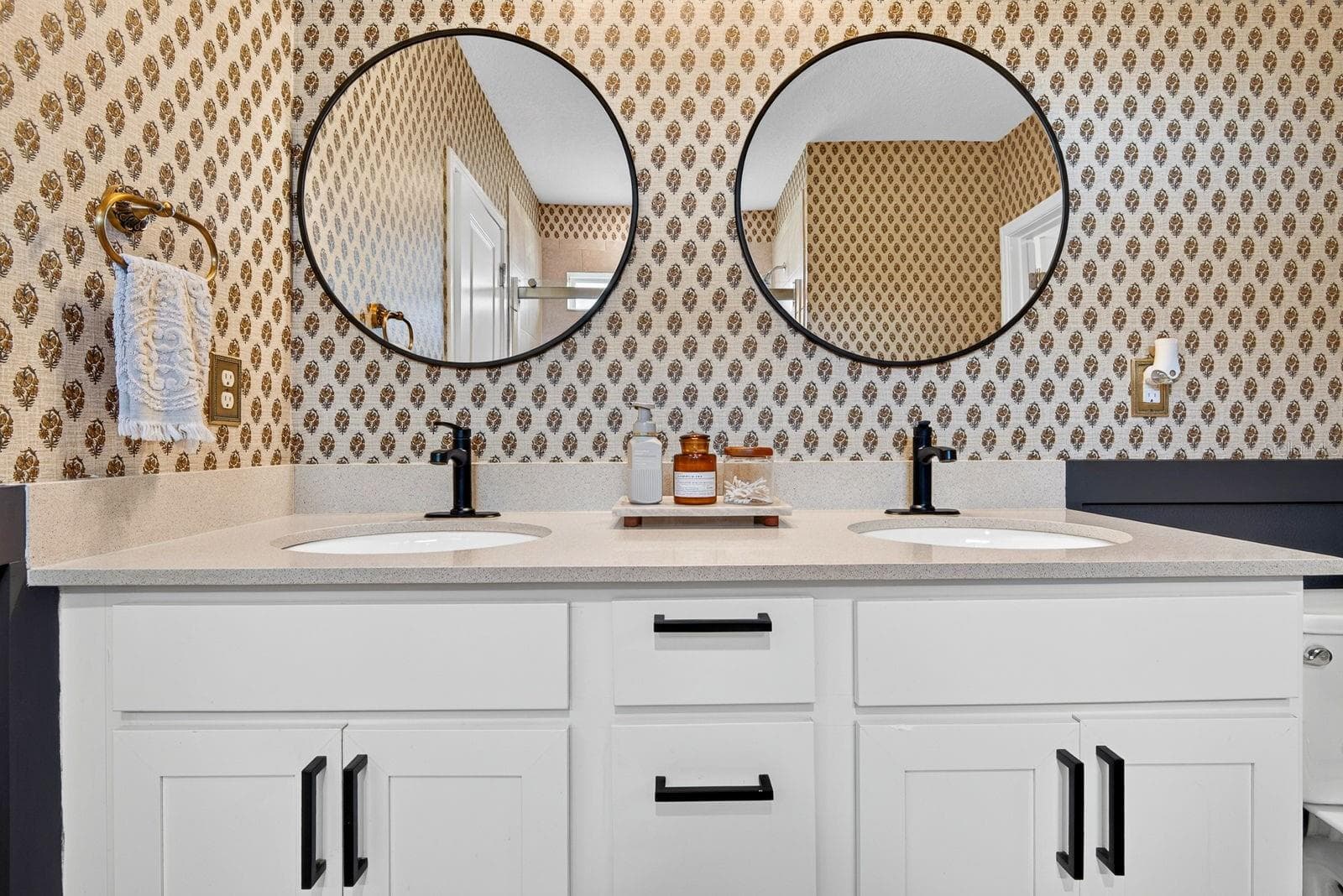 Large Double sink in Master bath - 9348 ROYAL RIVER CIR, PARRISH