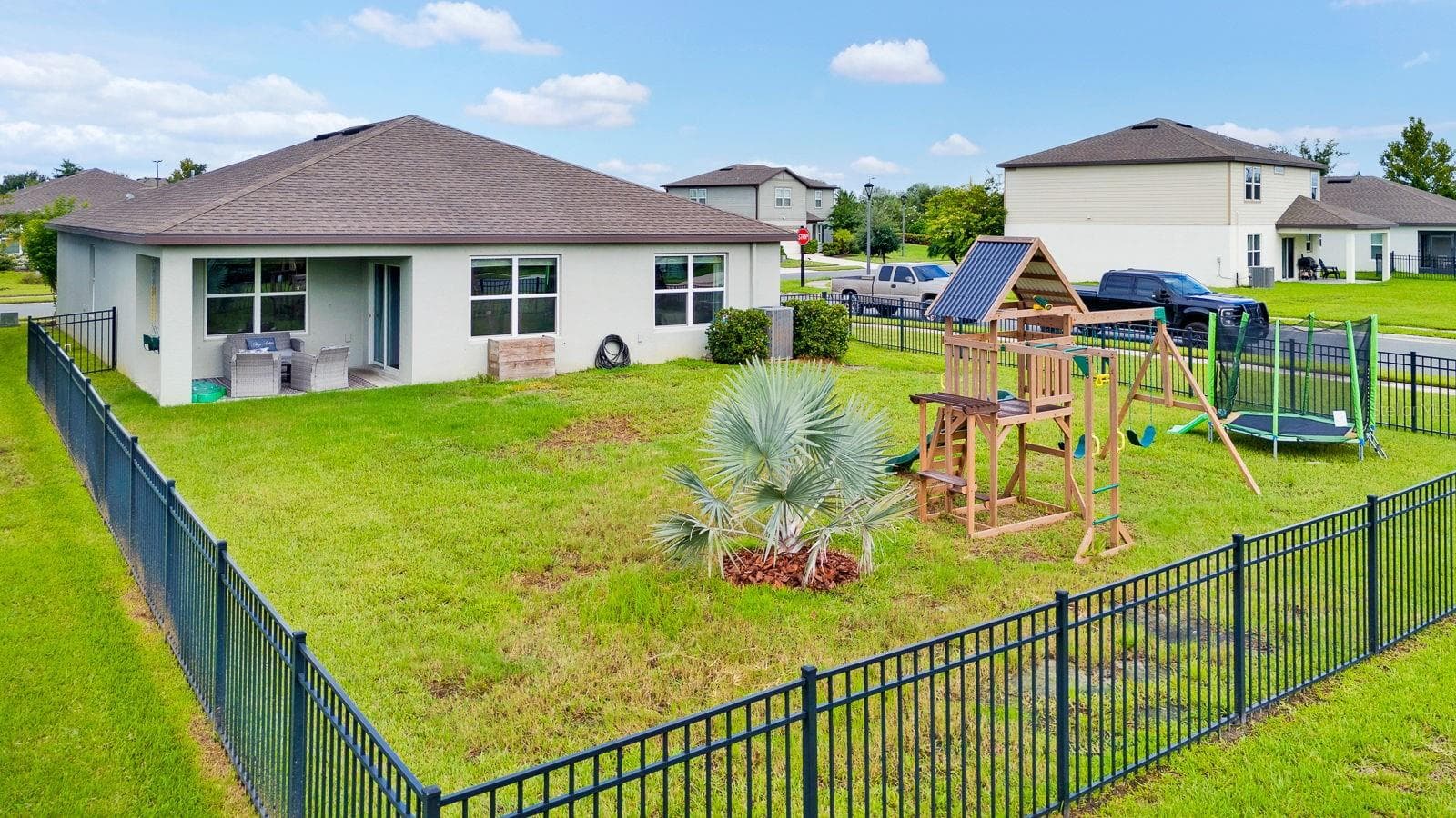 Corner lot with large fenced yard - 9348 ROYAL RIVER CIR, PARRISH