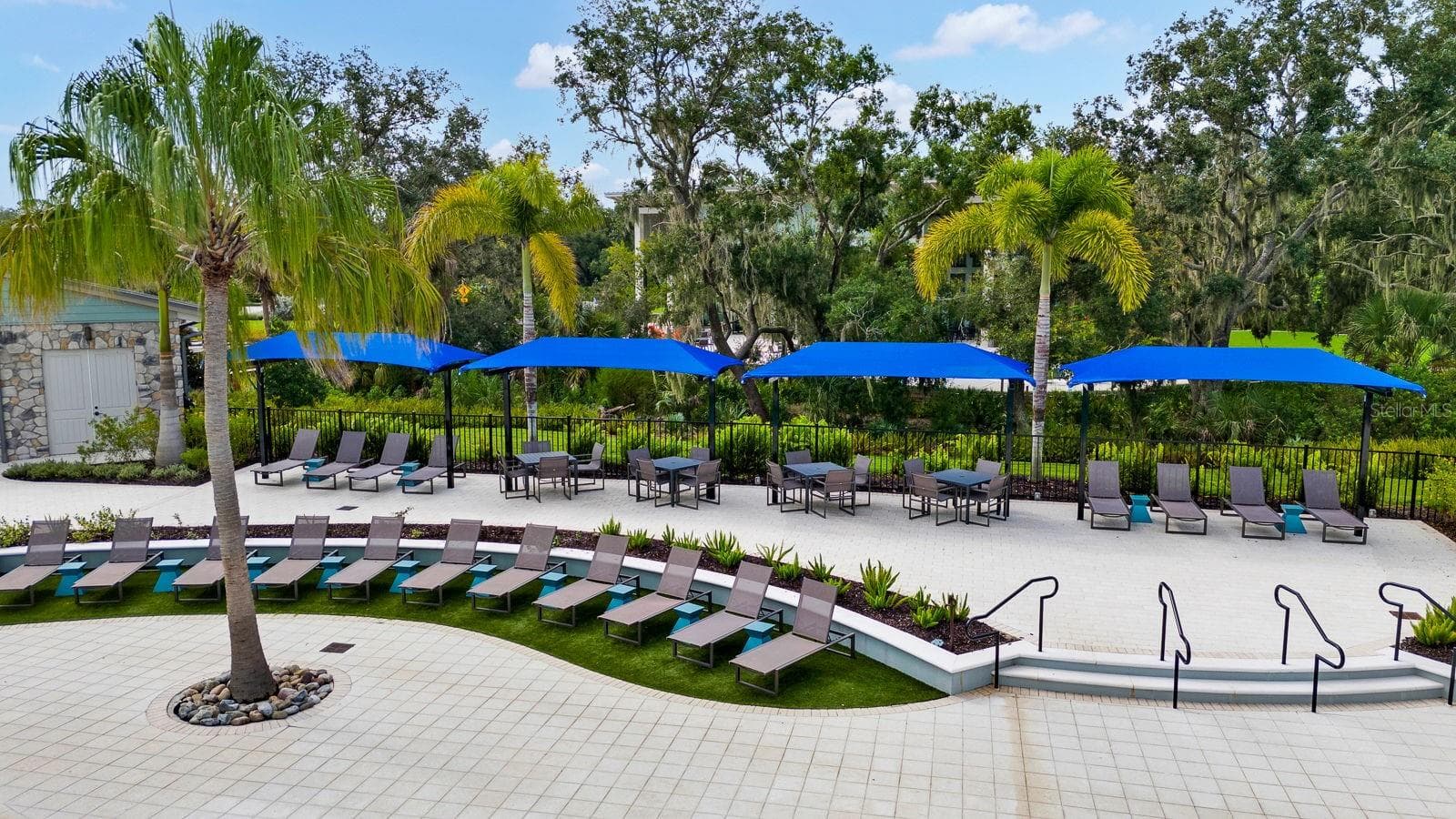Plenty of sitting around the pool covered and uncovered - 9348 ROYAL RIVER CIR, PARRISH