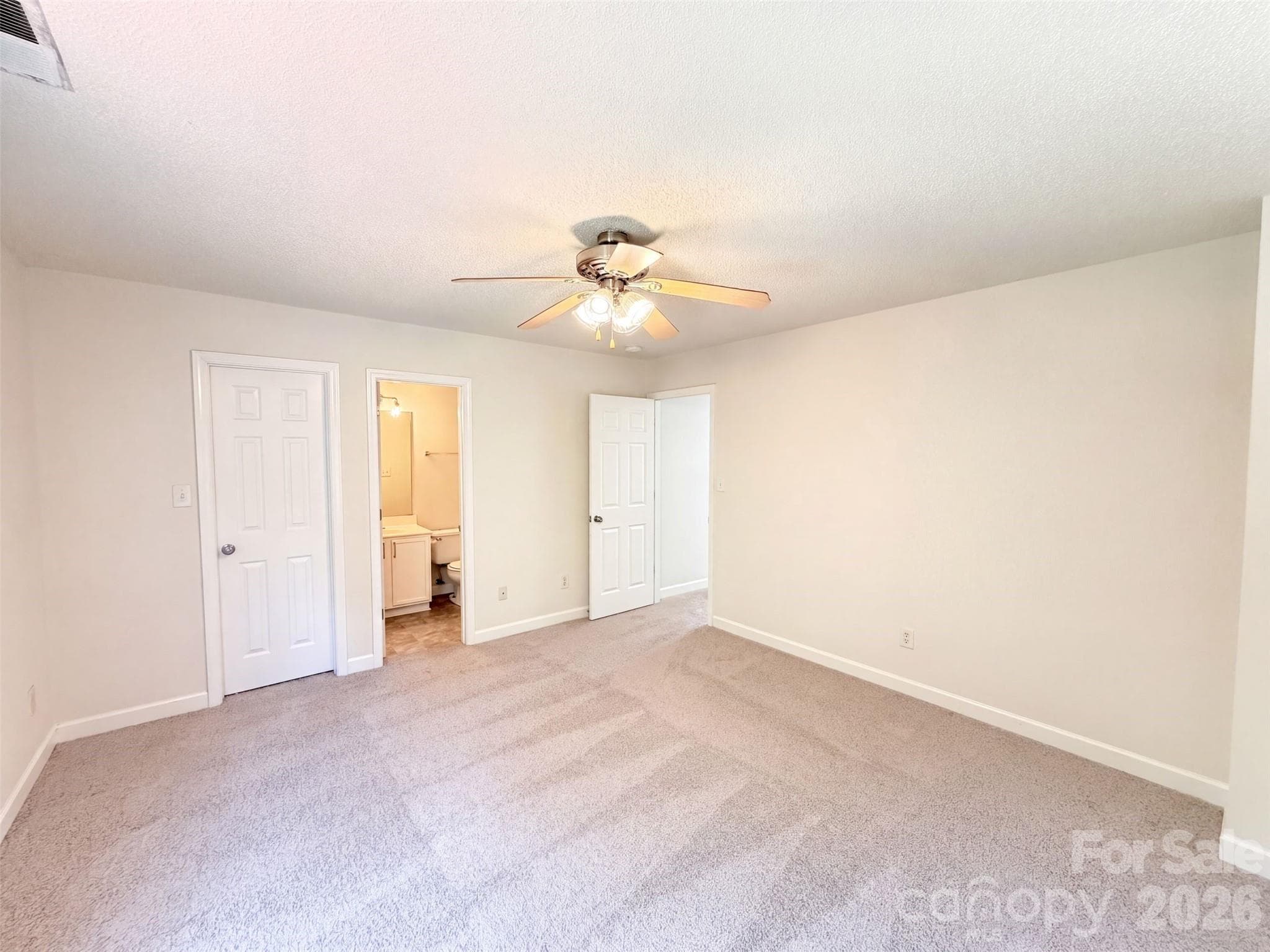 Single Family Residence at 8616 Silver Falls Way, Charlotte, photo 4 of 18