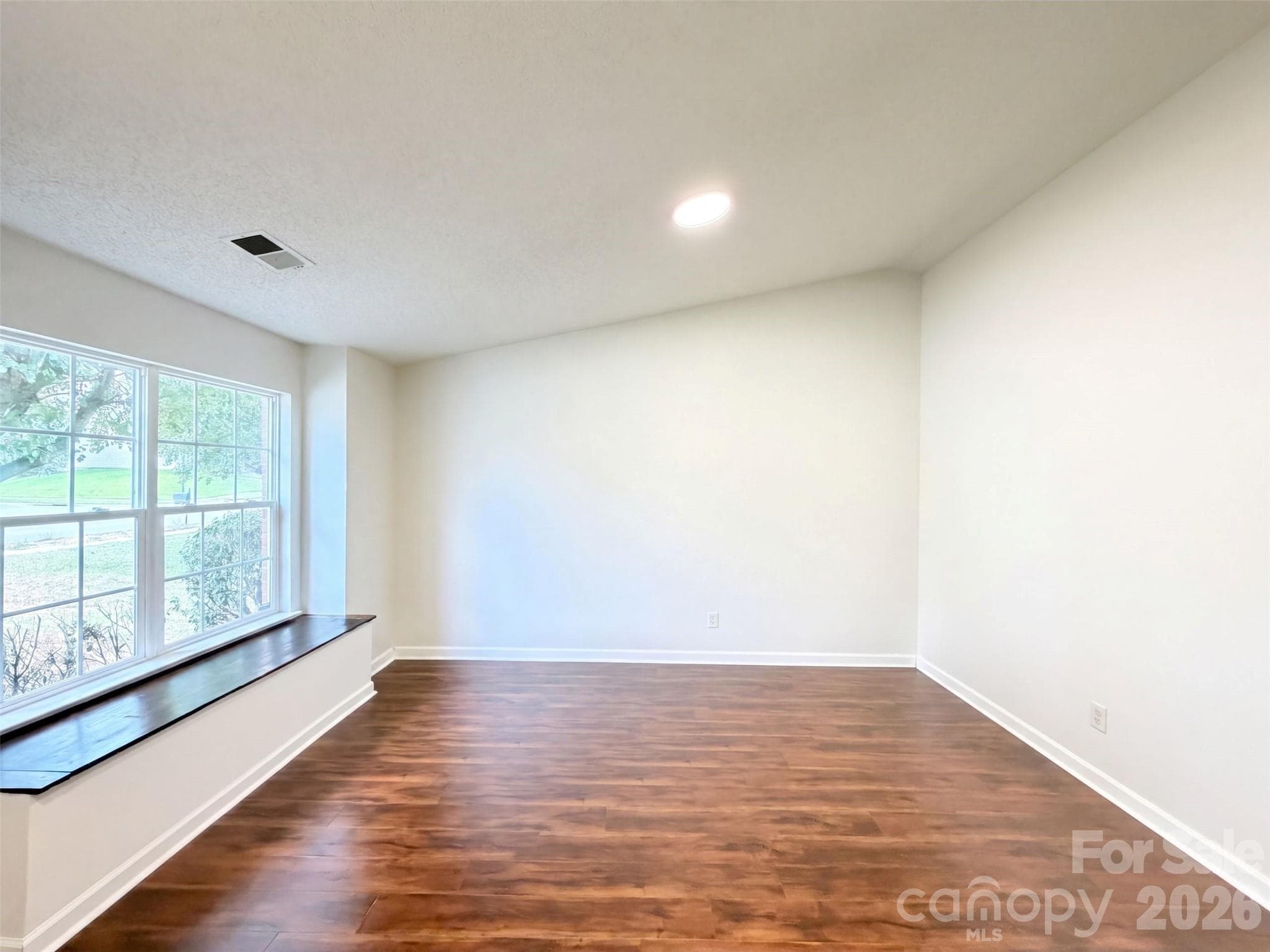Single Family Residence at 8616 Silver Falls Way, Charlotte, photo 8 of 18