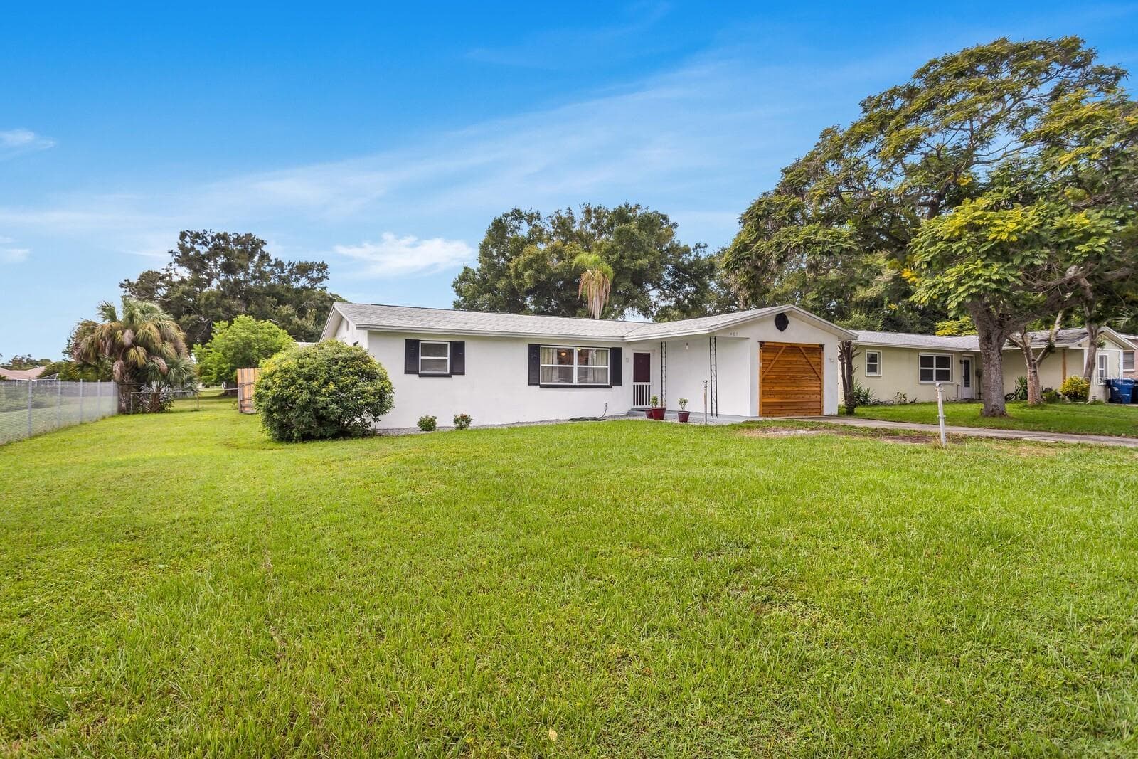 Single Family Residence at 407 OCEAN CT, LARGO, photo 3 of 33