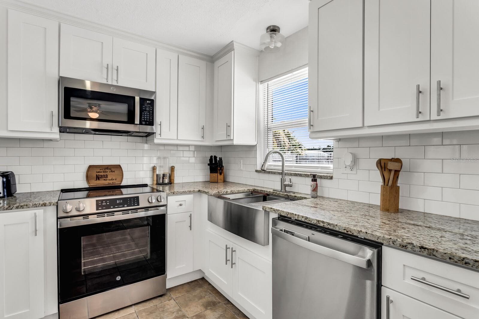Single Family Residence at 407 OCEAN CT, LARGO, photo 6 of 33