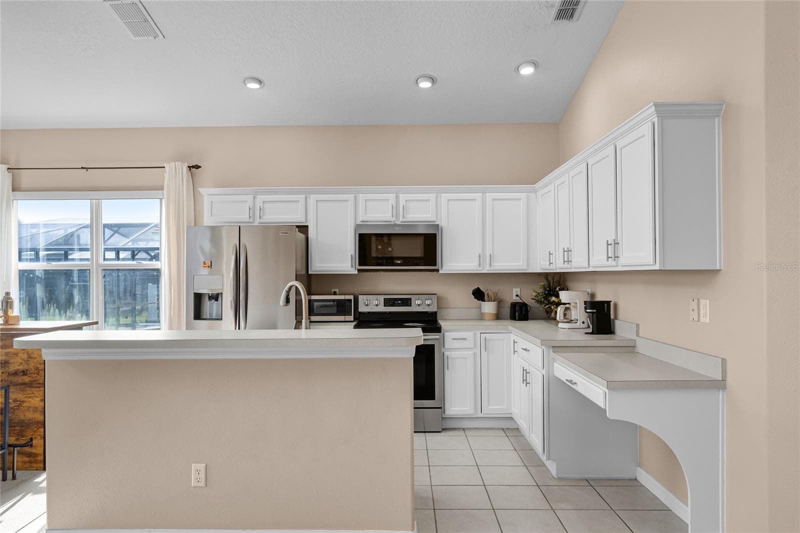 Single Family Residence at 616 CORVINA DR, DAVENPORT, photo 8 of 28