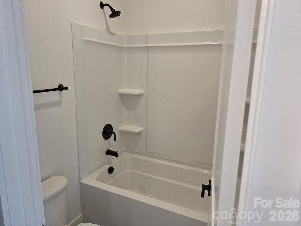 Jack n Jill Bathroom #3 bathtub - 5143 Colchester Court, Catawba