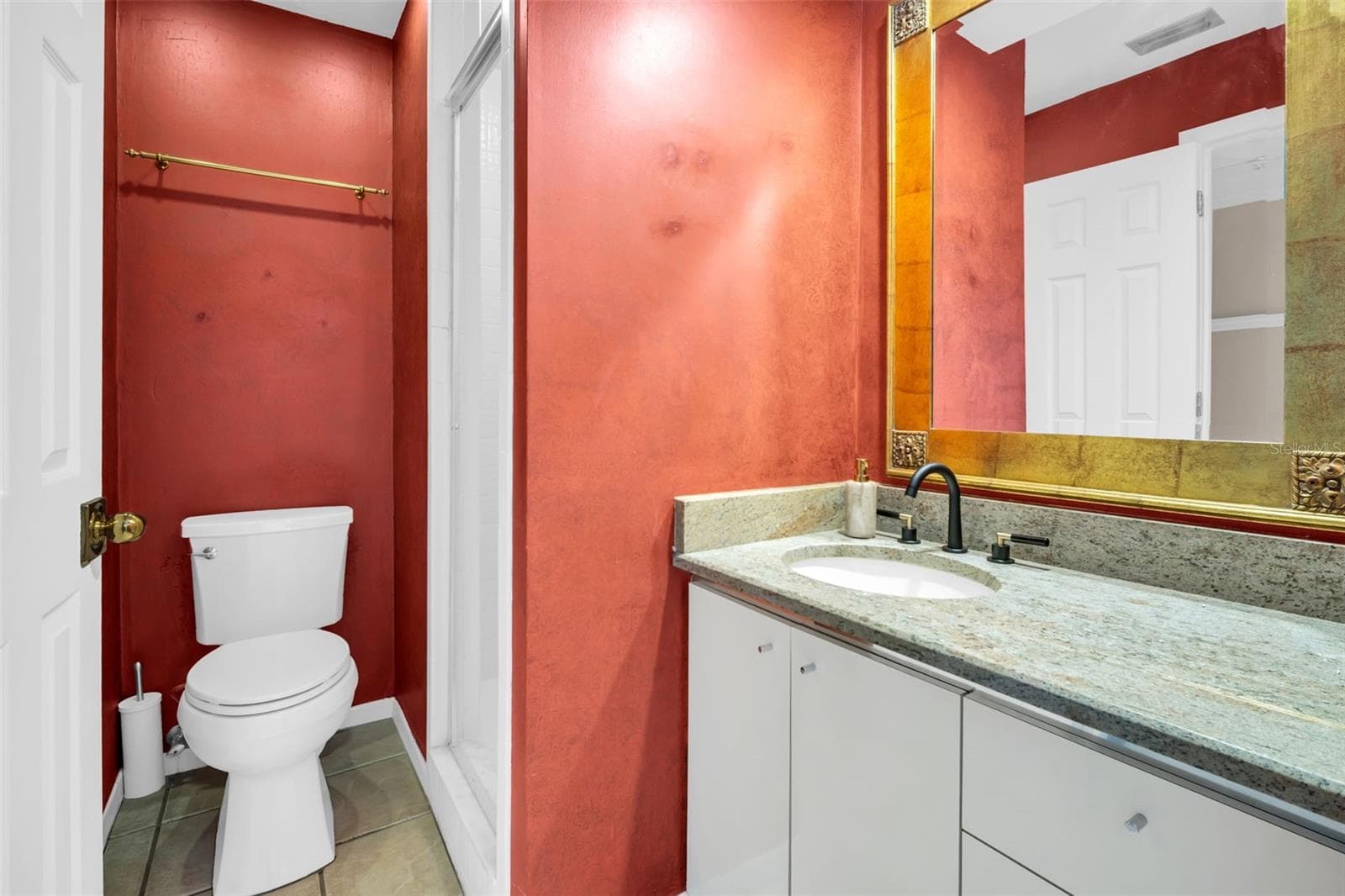 Downstairs bathroom with shower - 9723 TIFFANY OAKS LN #3B, TAMPA
