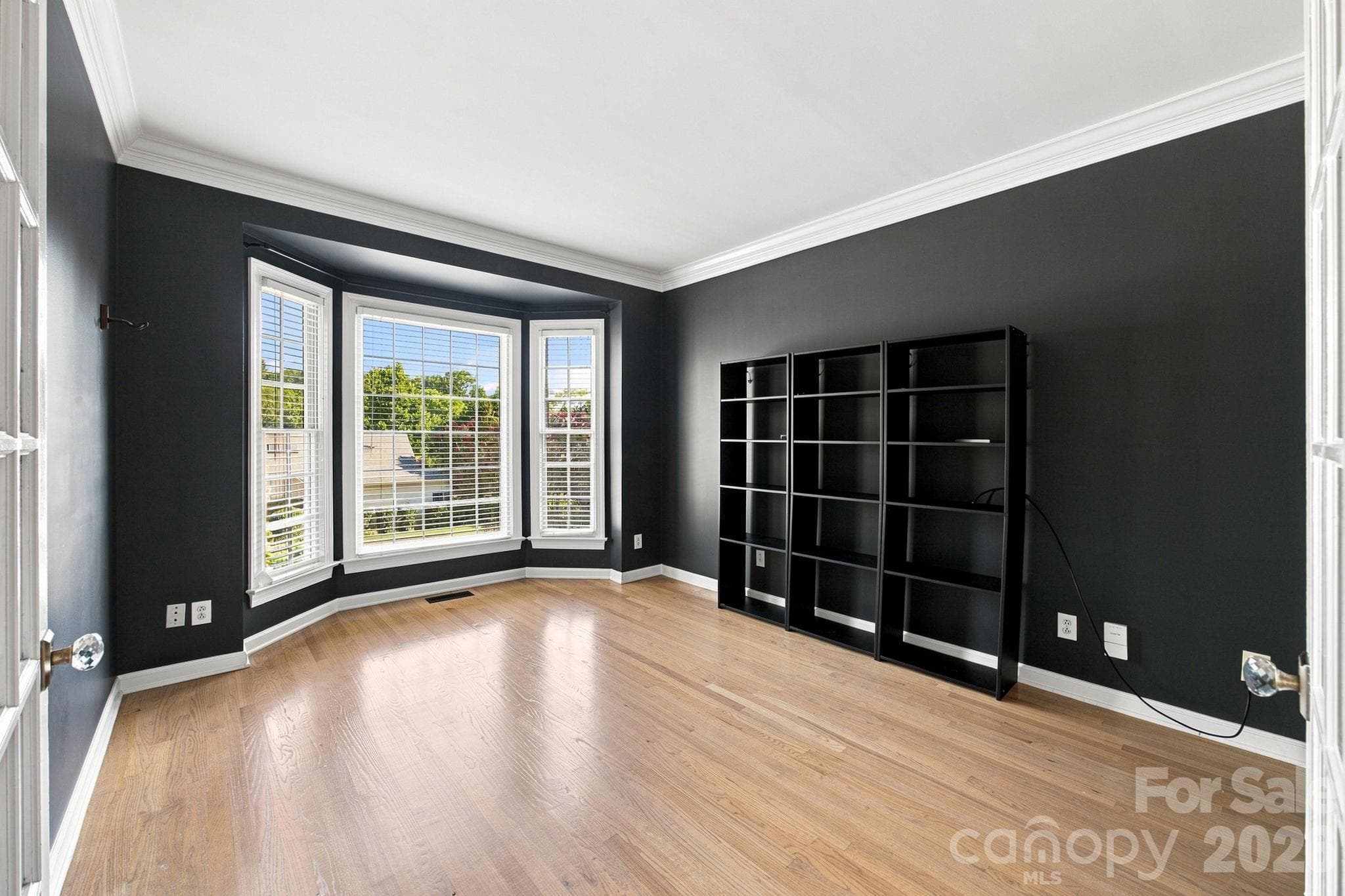 Single Family Residence at 5111 Downing Creek Drive, Charlotte, photo 4 of 48