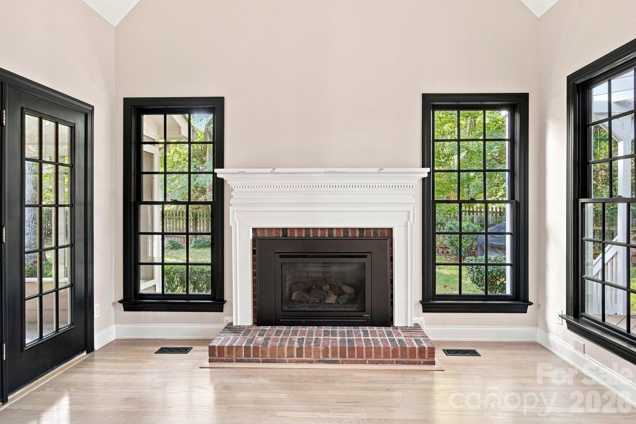 Single Family Residence at 5111 Downing Creek Drive, Charlotte, photo 13 of 48
