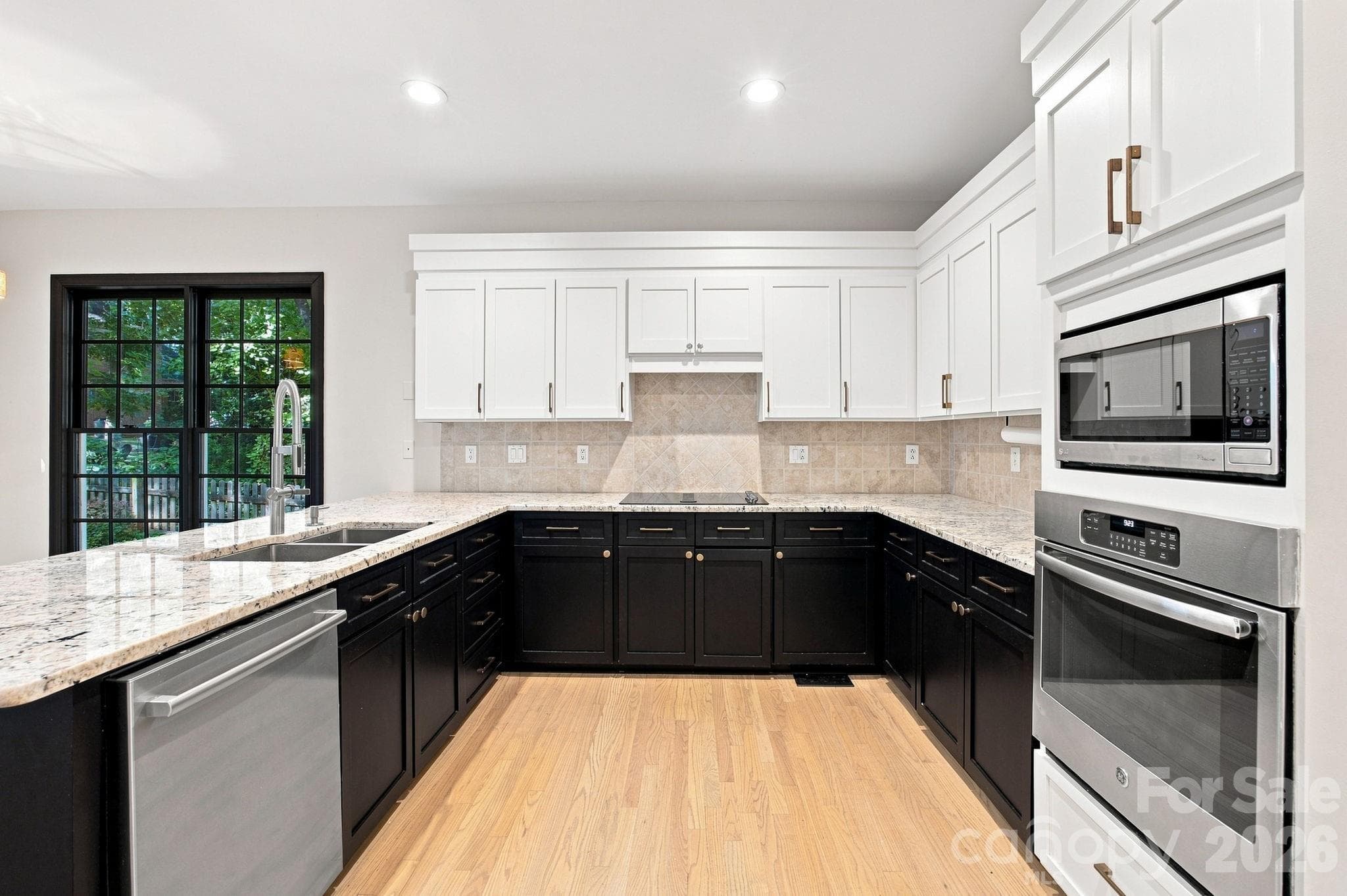Single Family Residence at 5111 Downing Creek Drive, Charlotte, photo 17 of 48