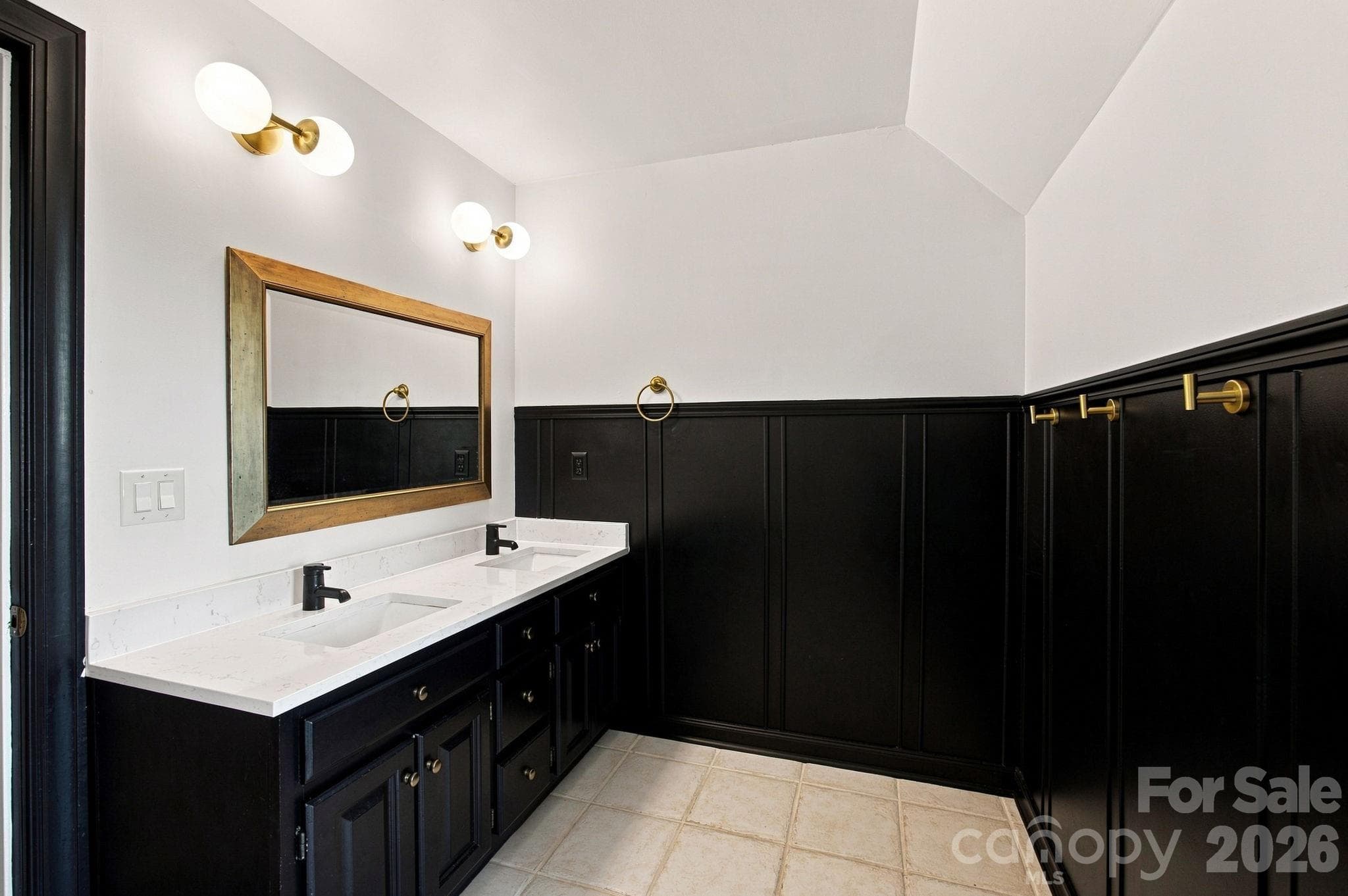 Single Family Residence at 5111 Downing Creek Drive, Charlotte, photo 24 of 48