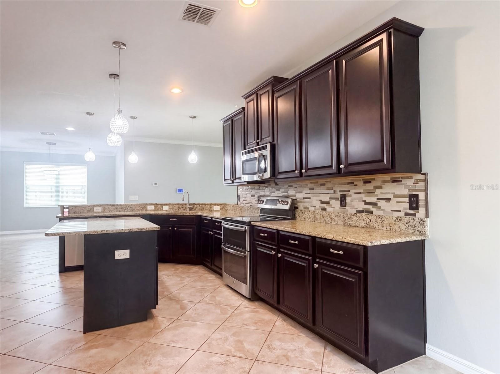 Single Family Residence at 626 TANANA FALL DR, RUSKIN, photo 2 of 36