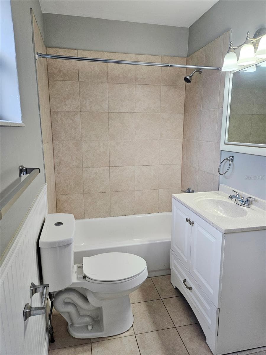 Single Family Residence at 4042 DARTMOUTH AVE N, ST PETERSBURG, photo 8 of 16
