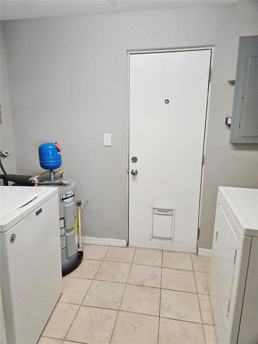 Single Family Residence at 4042 DARTMOUTH AVE N, ST PETERSBURG, photo 13 of 16