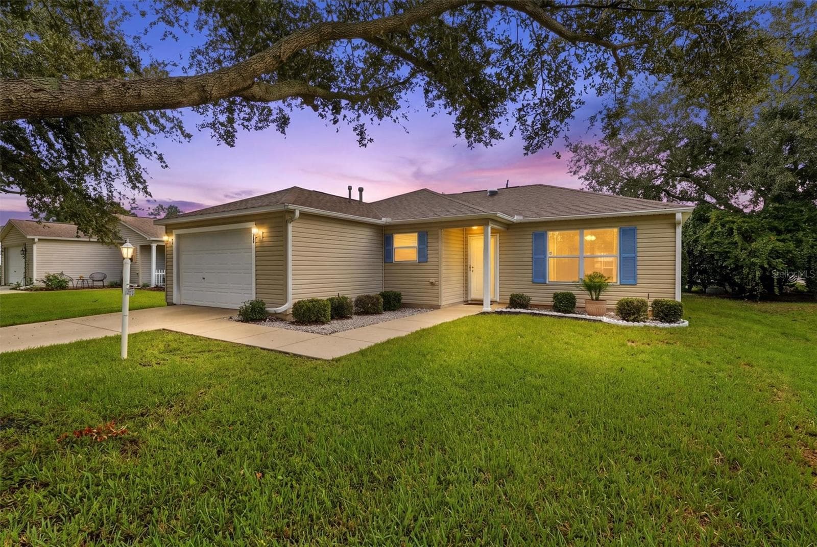 Front exterior:3565 Idlewood Loop exterior – Corpus Christi model home in Village of Summerhill, The Villages FL 32162 - 3565 IDLEWOOD LOOP, THE VILLAGES